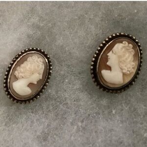 Vintage Cameo 925 Sterling Screw back Earrings Signed Marjorie Baers